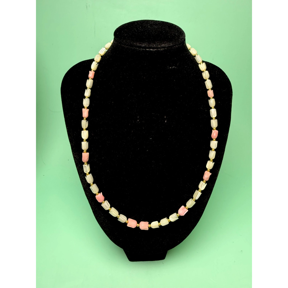 Vintage 17" Carved Shell MOP & Pink Angel Skin Coral Tulip Buds Beaded Necklace - Picture 2 of 5